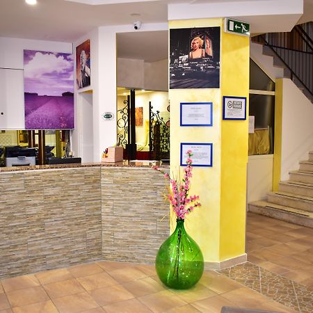 רימיני Hotel New Happy מראה חיצוני תמונה