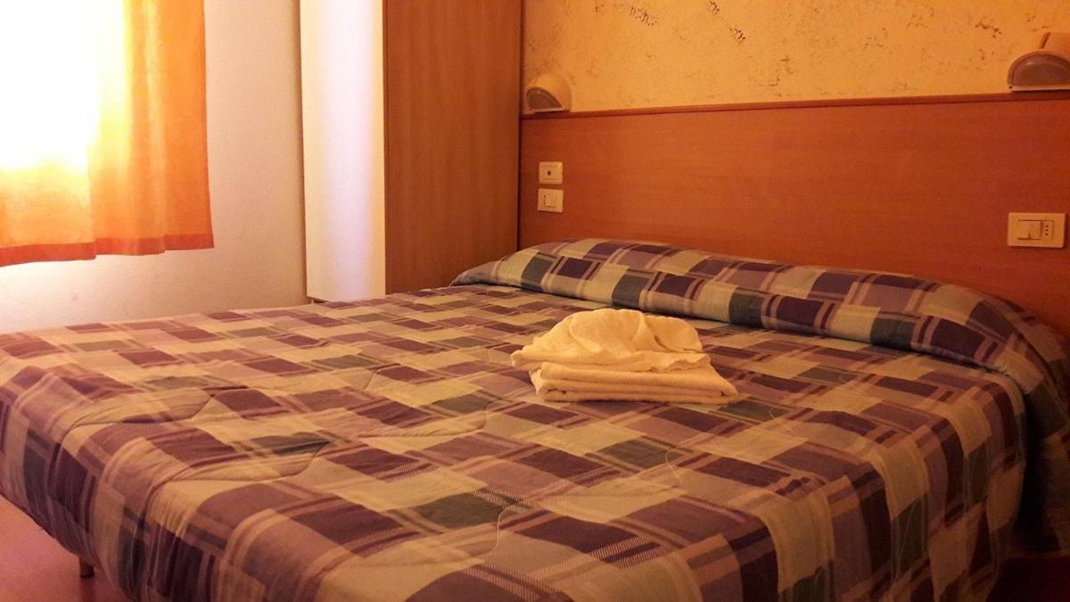 רימיני Hotel New Happy מראה חיצוני תמונה