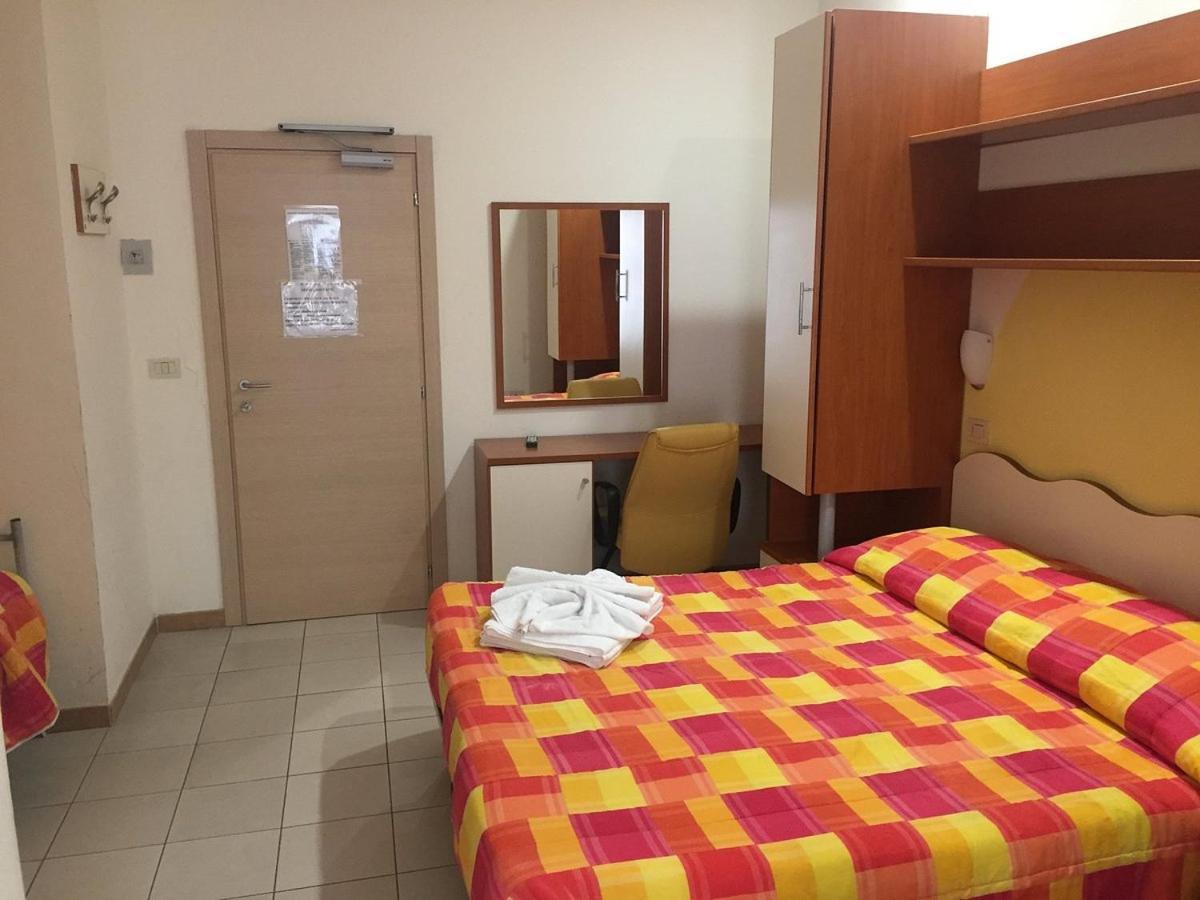 רימיני Hotel New Happy מראה חיצוני תמונה